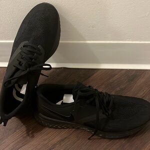 Nike Men’s Odyssey React Flyknit Running Shoe 10.5